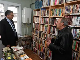 Vali Çiftçi’den, İnşirah Sahaf ve Kitabevine ziyaret
