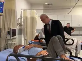 Vali Gül, İETT kazasında yaralanan vatandaşları hastanede ziyaret etti
