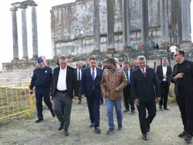 Vali Işın, Aizanoi Antik Kenti’ndeki kazı çalışmalarını inceledi
