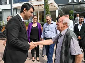 Vali Kartal, merkez mahalle muhtarlarıyla bir araya geldi
