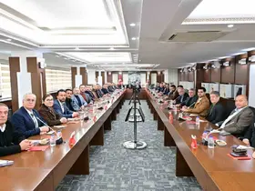 Vali Köşger’den iş dünyasına yakın temas
