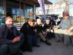 Vali Osman Varol semt pazarında vatandaş ve pazarcılarla buluştu
