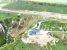 Vali Polat, Susuz Şelalesi’nde vatandaşlarla bir araya geldi
