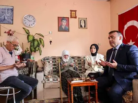 Vali Sözer, Şehit Ekrem Pehlivan’ın ailesini ziyaret etti
