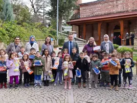 Vali Sözer, Şeyh Edebali Türbesi’nde anaokulu öğrencileriyle buluştu
