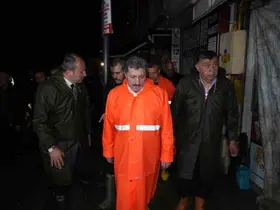 Vali Tavlı’dan sel açıklaması: "Can kaybı ve yaralanma yok, iş yerlerinde zararlar mevcut"
