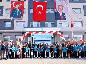 Vali Toros, Şehit Özkan Demir Ortaokulunun açılışına katıldı
