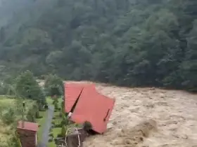Vali uyarmıştı, devletten önce sel yıktı
