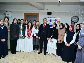 Vali Yılmaz, kız yurdunda kalan uluslararası öğrencilerle iftar yaptı
