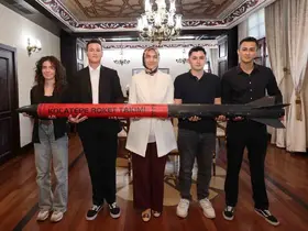 Valiyi ziyarete roketle geldiler
