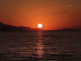 Van Gölü’nde gün batımı kartpostallık manzaralar oluşturdu
