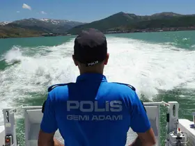 Van Gölü’nde kaçak avcılığa deniz polisinden geçit yok
