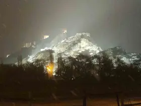 Van’da beklenen kar geldi: Kent merkezi beyaza büründü
