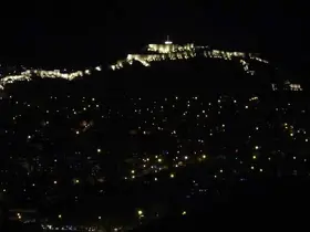 Van’da büyüleyici anlar: Güneşin batışıyla birlikte şehir merkezinde yanan ışıklar, ortaya eşsiz bir manzara çıkardı
