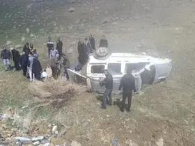 Van’da kamyonet şarampole devrildi: 4 yaralı
