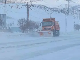 Van’da kar esareti: 594 yerleşim yolu kapandı, eğitime kar engeli
