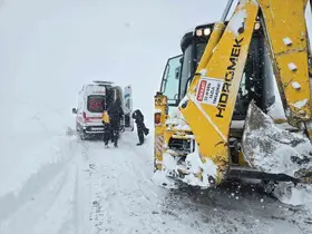 Van’da kar yağışı ulaşımı aksattı: Sağlık ve belediye ekipleri alarma geçti
