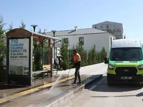 Van’da mobil temizlik ve yıkama aracıyla duraklar artık daha temiz
