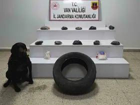 Van’da otomobil lastiğinde 6 kilo uyuşturucu ele geçirildi
