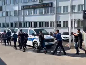 Vatandaşlara zorla hesap açtırıp kara para aklayan şahıslara baskın

