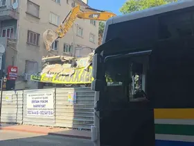 Vatandaşlardan iş yerinin yıkımında tepki
