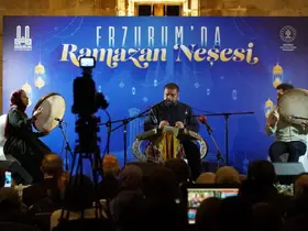 Yakutiye Medresesi’nde santurun zarif nağmeleri yankılandı
