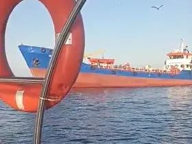 Yalova açıklarında su tankeri tekneye çarptı: 2 kişi denize atlayarak kurtuldu
