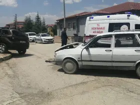 Yalvaç’ta iki otomobil çarpıştı: 2 yaralı

