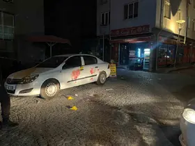 "Yan baktın" diyerek kuryeyi bıçaklayıp kaçtılar
