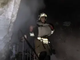 Yanan evdeki 7 kişilik aileyi itfaiye kurtardı
