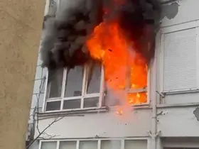 Yangın sırasında patlayan buzdolabı motoru evi harabeye çevirdi
