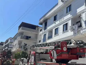 Yangında mahsur kalan hamile anne ve 2 çocuğu kurtarıldı
