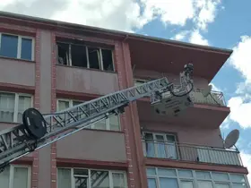 Yangında sürünerek kaçmaya çalışan kadının durumu ağır
