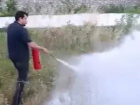 Yangını gören makinistler treni durdurup müdahale etti
