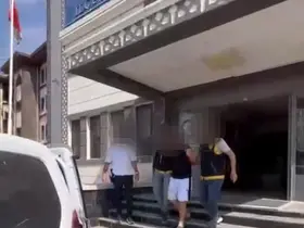 Yaralama ve öldürmeye teşebbüs suçlarından aranan şüpheli, 4 silahla yakalandı
