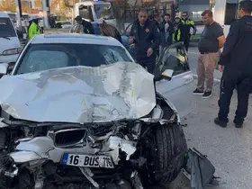 Yarış yapan iki otomobil dehşet saçtı: 13 yaralı