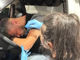 Yasal sınırın 11 katı üzerinde alkollü sürücü akaryakıt alırken direksiyonda sızdı... İlginç anlar kamerada
