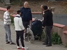 Yaşlı babasına sert çıkan şahıs, yanlış anlaşılınca darp edildi
