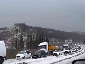 Yatağan-Milas kara yolu dolu yağışı sonrası beyaza büründü

