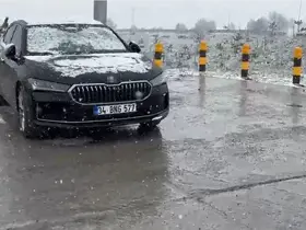 Yaylada aniden bastıran kar, çobanlara zor anlar yaşattı
