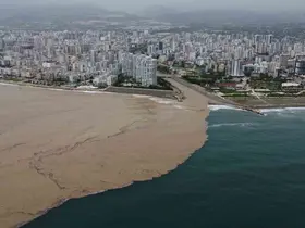 Yaylalardaki sel dereleri coşturdu, Akdeniz’i kahverengiye bürüdü
