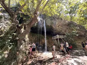 Yaz sıcağından kaçanların adresi Savruk Şelalesi oldu
