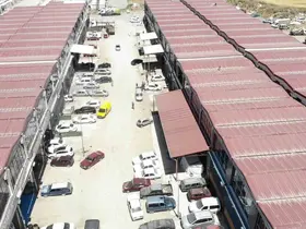 Yazın toz, kışın çamur çilesi esnafı bezdirdi: "Burayı belediyenin yapması gerekiyor"
