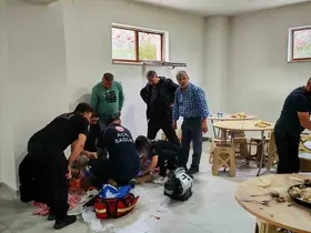 Yediği et nefes borusuna kaçan kişinin kalbi durdu
