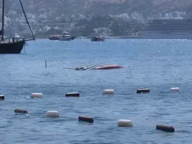 Yelkenli tekne sulara gömüldü
