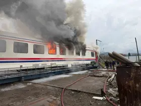 Yeni üretilen vagon alev alev yandı
