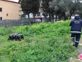 Yeşil alanda uzaktan kumandalı robot dönemi: 6 kişinin işini tek başına yapabiliyor
