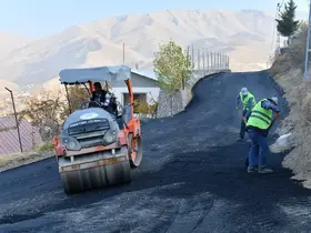 Yeşilyurt Belediyesi, Banazı’nın yollarını yeniliyor
