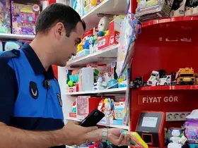 Yeşilyurt’ta zabıta ekiplerinden kırtasiye denetimi
