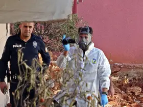 Yıkılacak binadaki yangında erkek cesedi çıktı